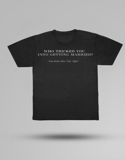Who tricked you into getting married? - T-shirt